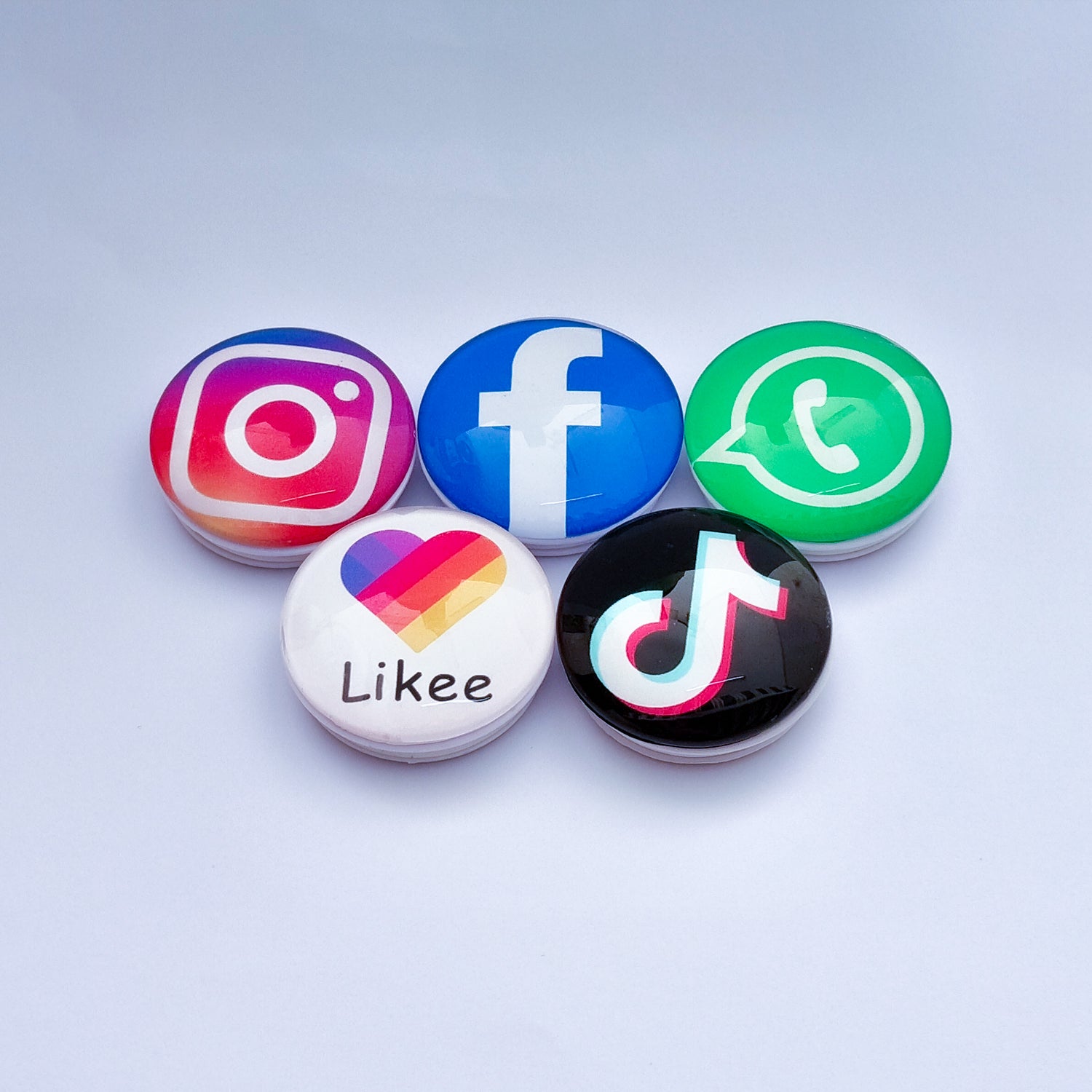 Buy Social media icons phone holder POP in Jordan - Phonatech